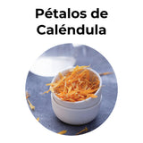Pétalos de caléndula secos utilizados en infusión natural y preparaciones herbales, flor conocida por sus propiedades calmantes y digestivas.